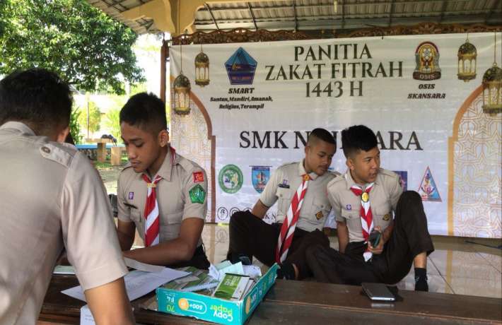 AGENDA RUTIN RAMADHAN SMK N 1 JEPARA SALURKAN ZAKAT FITRAH